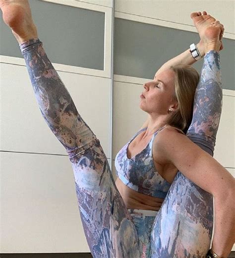 Nude Yoga Guru Says Positions Don T Boost Sex Life Unless Practised Mindfully