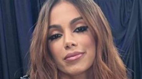 Anitta bate boca a Netflix após criticar famosa série e recebe