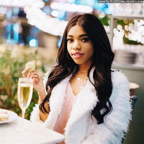 Teala Dunn No Source Posing Hot Babe Sexy Beautiful Celebrity Nude