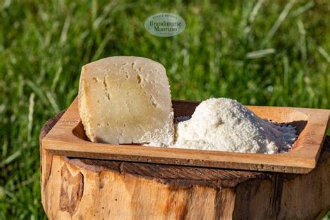 Pecorino Grattugiato Dai Pascoli Di Norcia Alla Tua Tavola