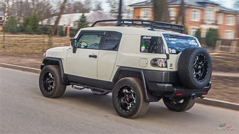 FJ Cruiser (26 фото)