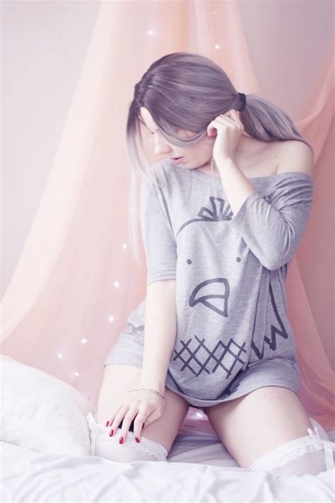 White Skin Pink Beauty Leg Porn Pic