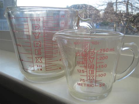 The Pyrex Collective: Vintage Measuring Cups!