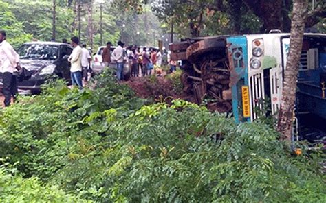 Private Bus Overturns At Moodabidri Passengers Escape With Minor Injuries