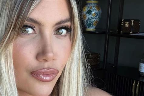 El Accidente Hot De Wanda Nara Subi Por Error Una Foto De Sus Pechos