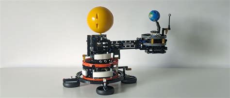 Lego Technic planet earth and moon in orbit review | Space