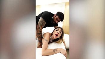 Chilena con gigante culo y tetas se culea al marido de su mejor amiga en cancún XVIDEOS