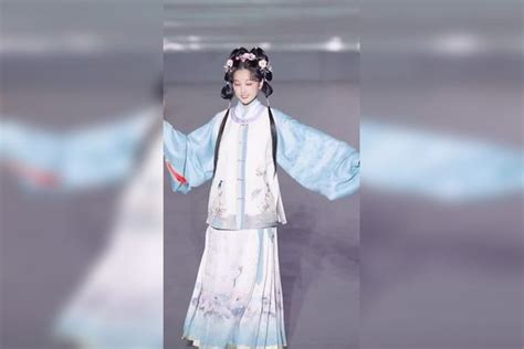 汉服小姐姐走秀汉服小姐姐 汉服走秀 中国风 H 姐姐