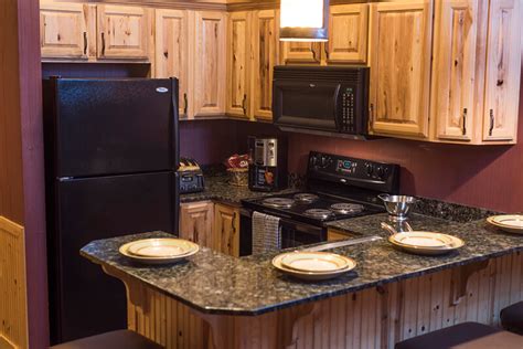 Accessible 2 Bedroom Premier Condo - Glacier Canyon Lodge