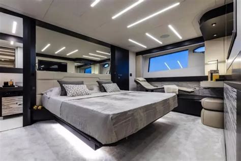 Pershing 8X Ibiza Alquiler Charterblu Alquiler Barco Ibiza