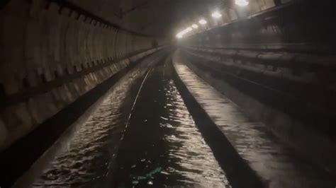 Video Berfluteter Tunnel In London Legt Zugverkehr Unter Dem