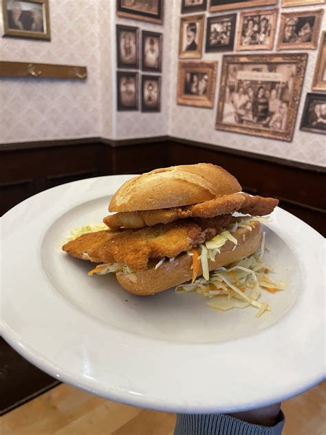 Paulas Schnitzel-fenster — Bei Oma Kleinmann