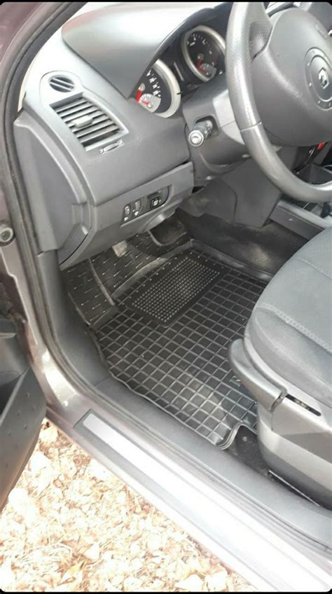 Резиновые коврики + коврик в багажник — Renault Megane II, 1,6 л, 2004 ...