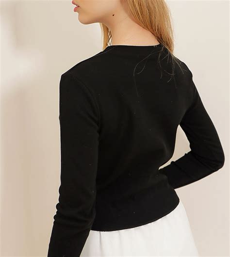 Buy Trend Alaçatı Stili Cut Out Detail Crop Top In Black 6thStreet Qatar