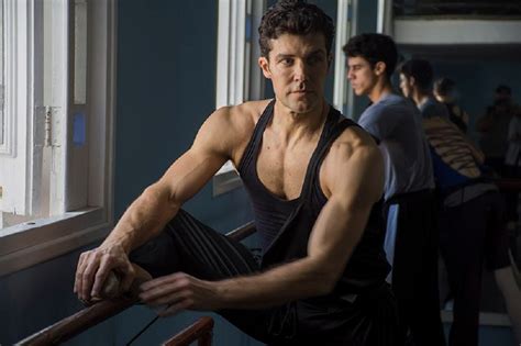 Reconocido Bailar N Italiano Roberto Bolle Anuncia Posible Presentaci N