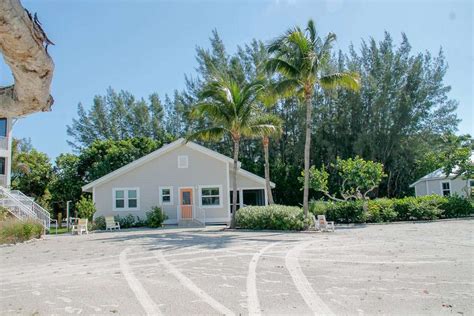 The Best Sanibel Island Beachfront Hotel Is The New Island Inn