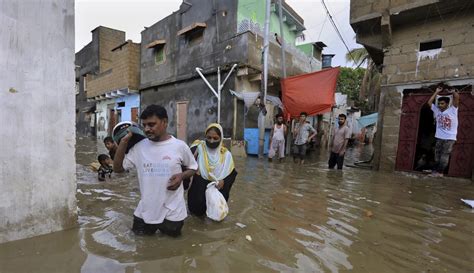 FOTO Hujan Deras Banjir Rendam Karachi Pakistan Foto Liputan6