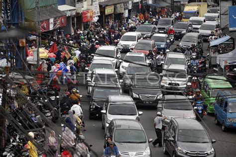 Kepadatan Kendaraan Jalur Puncak Bogor Libur Nyepi Antara Foto