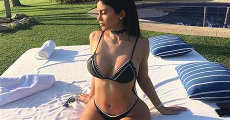 Điểm lại những màn diện bikini sexy quá đỗi của các sao Báo Dân trí