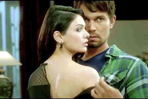 Randeep Hooda Sara Loren Murder 3 Hot Pic : murder 3 on Rediff Pages