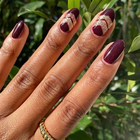 25 Elegant Burgundy Nail Ideas