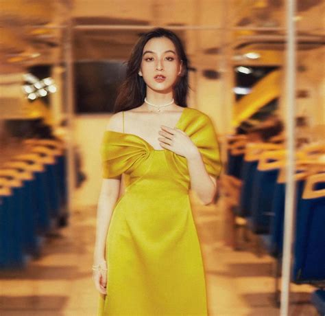 D N Hot Girl Tu I R Ng N I Ti Ng Tr N M Ng Nh Xinh P T I N Ng B O D N Tr