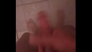 bastardo 01 en el baño XVIDEOS