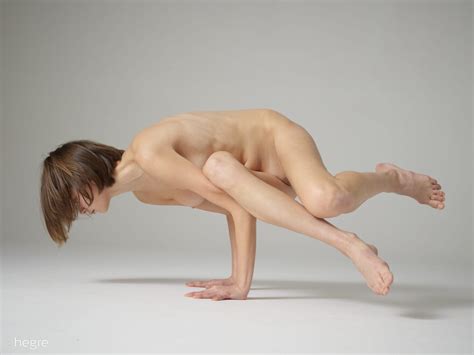 Amateur Girl Hannah Sensual Shapes 15 14000px Porn Pic