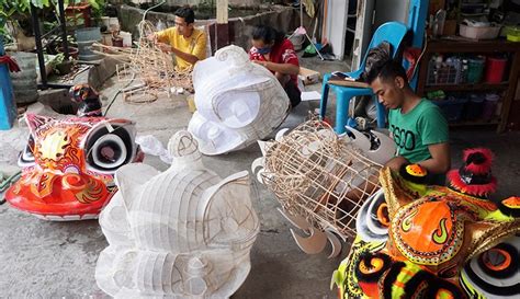 Jelang Imlek 2022 Yuk Intip Proses Pembuatan Barongsai Dan Liong Di