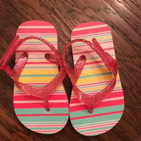 Nwot Girls Striped Flip Flops Size 7 In 2024 Striped Flip Flops Girls Stripes Flop