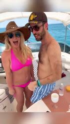 Insta Vid K S Britney Spears Pink Bikini On A Boat Phun Org Forum