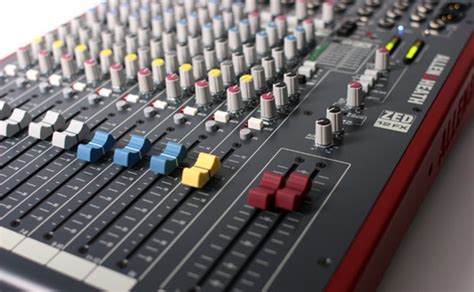 МИКШЕРНЫЙ ПУЛЬТ ALLEN&HEATH ZED12FX - купить в Москве и Санкт ...