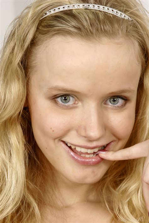 AMATEUR GIRL Stunning Yana Hot Girl Touching Yana F