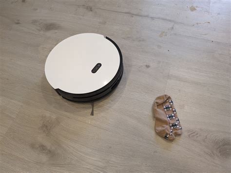 Обзор робота-пылесоса Garlyn SR-1000 со станцией самоочистки