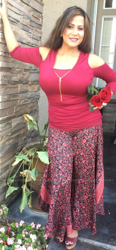 Busty Curvy Mature Milf Gina Erotic And Porn Photos