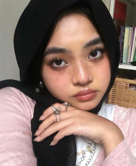 Pin On Dollies ♡´･ᴗ･`♡ Hijab Makeup Cute Makeup Hijabi Aesthetic