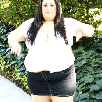 Mature Reyna Gets Her Huge Tits Fucked On Her Way To A Facial Cumshot 270 Photos