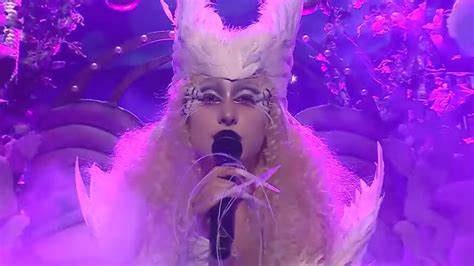 Watch Chappell Roans Colorful Good Luck Babe Performance On Fallon