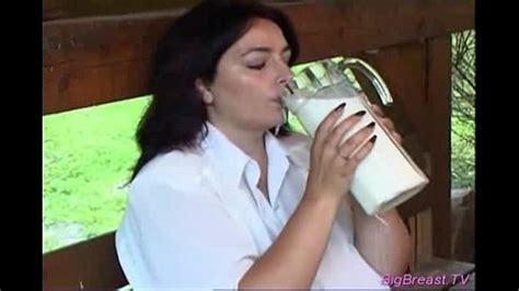 Huge Boobs Babe Squizing Hard XNXX