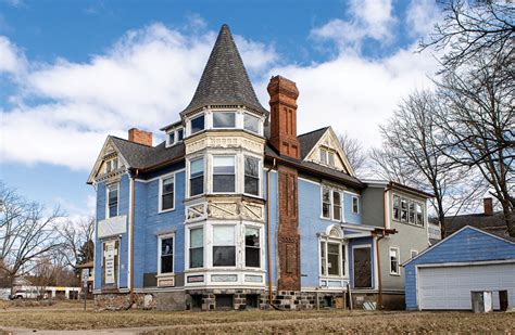 Queen Anne Houses