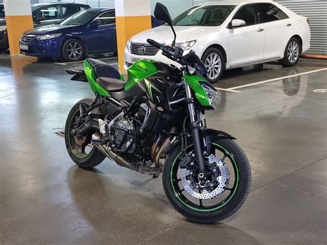 Купить б у Kawasaki Z 650 инжектор 6 передач в Москве зелёный naked bike 2018 года по цене 697