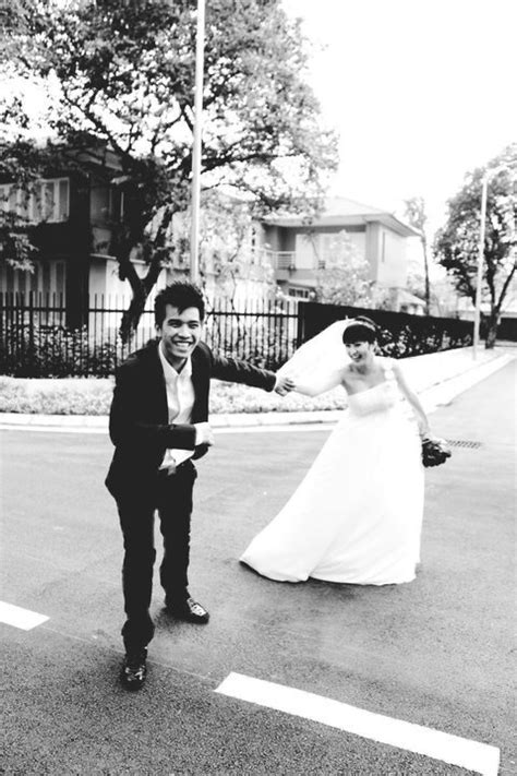 Hôm nay hot girl Mi Vân lên xe hoa