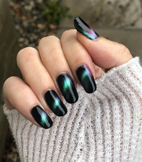 35 Cat Eye Nails The Hottest Nail Trend Right Now