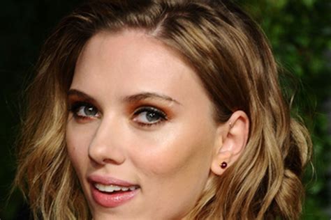 Scarlett Johansson Calls In Fbi Over Nude Pictures Irish Independent