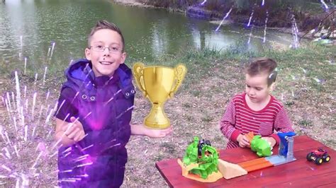 Трек Hot Wheels с Монстер Траками Отрываем и играем Игрушки для