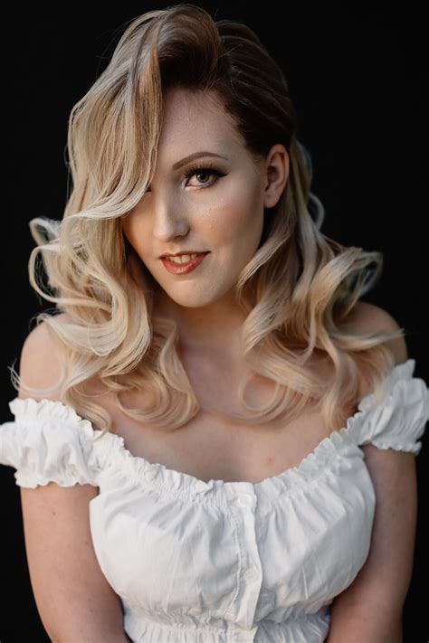 Image Libre Mod Le Photo Studio Photo Curiosit Jolie Fille Blonde Posant Blanc Robe