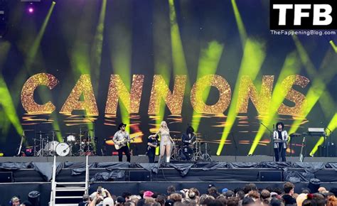 Michelle Joy Shows Off Her Sexy Tits At The Festival Dete De Quebec Photos Onlyfans