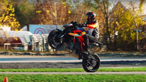 Come Impennare Una Maxi Naked Il Video Tutorial MotorBox