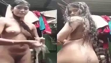 Indian Girl Nude Bathing In Village Viral Clip Porn Tube Video