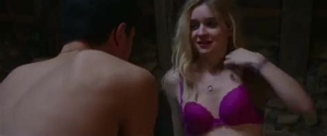 Nude Video Celebs Marie Petiot Nude Au Loin Les Dinosaures